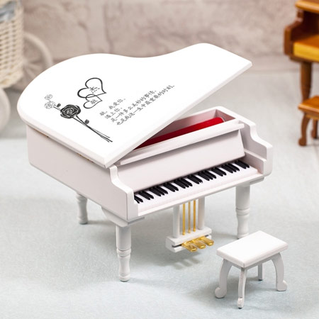 实木刻字钢琴音乐盒