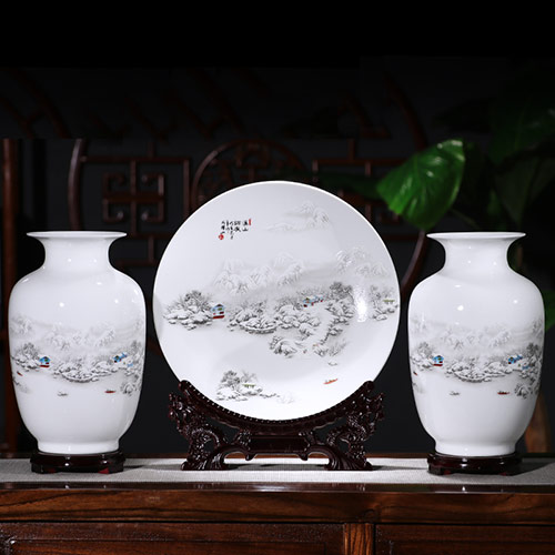 中式瓷盘花瓶三件套
