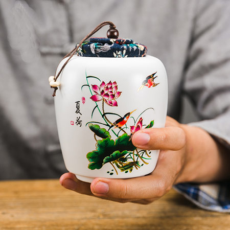 彩绘白瓷茶叶罐