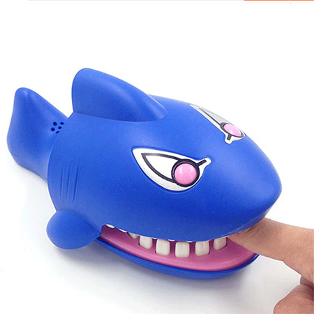鲨鱼按牙齿整人玩具