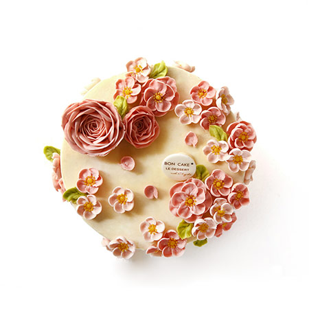 小桃红裱花生日蛋糕