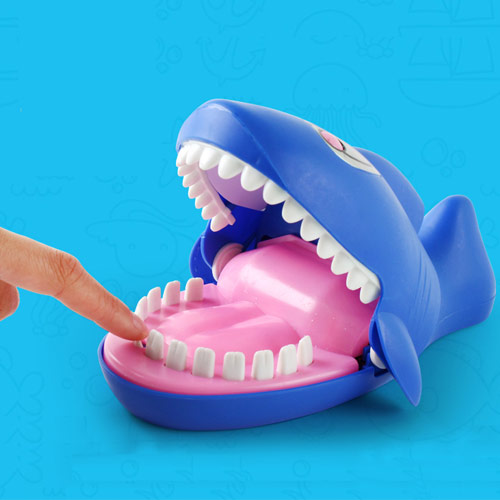鲨鱼按牙齿整人玩具